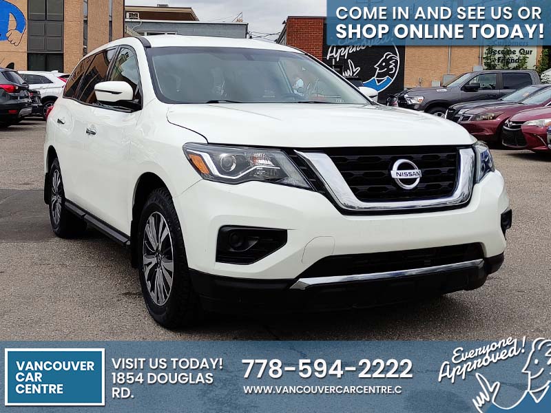 Used SUV 2017 Nissan Pathfinder White** for sale in Vancouver